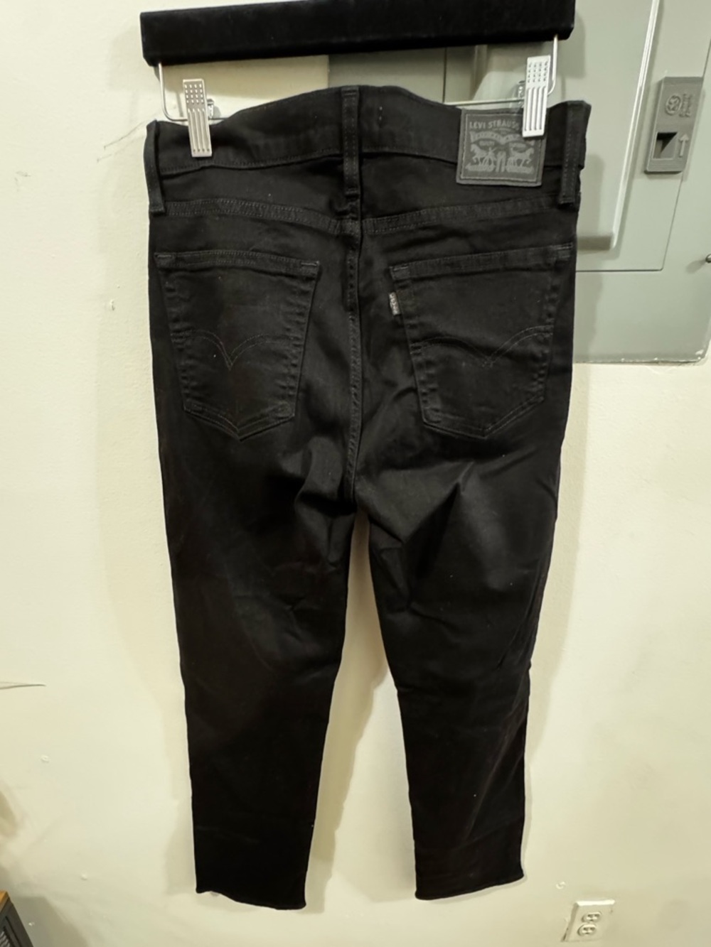 Levi's Women's High-Rise Black Straight Jeans - Picture 2 of 3